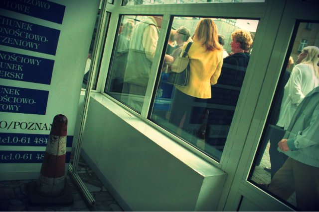 Pikieta pod siedzibą Invest-Banku.