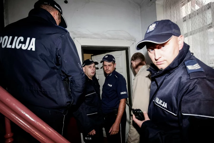 Ciągnik i gigantyczne zarobki, to obiegowy stereotypy na temat komorników. Były rzecznik Krajowej Izby Komorniczej próbuje je zmienić.