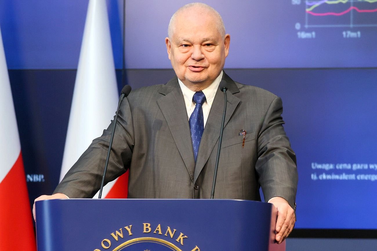 Prezes NBP Adam Glapiński nie był pryncypialny: poparł obniżenie stóp procentowych pomimo faktu, że inflacja nie spadła poniżej 10 procent