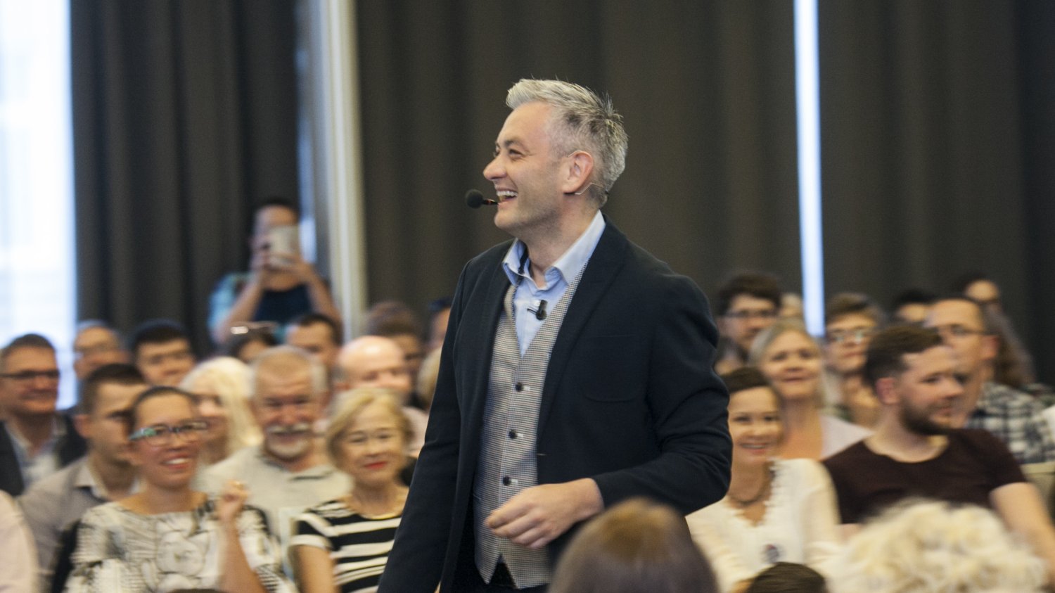 Robert Biedroń mówi, że praktycznie codziennie otrzymuje indywidualne wpłaty na rzecz swojego ruchu społecznego.