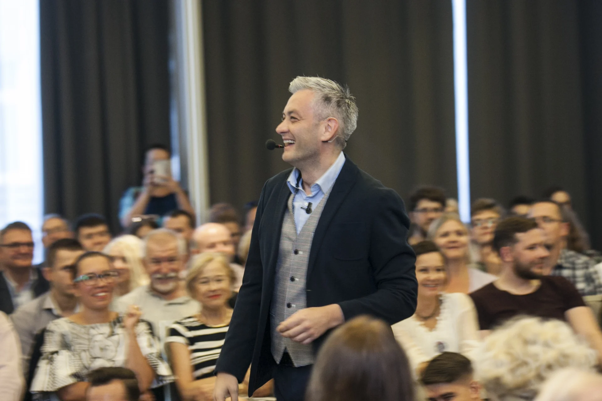 Robert Biedroń mówi, że praktycznie codziennie otrzymuje indywidualne wpłaty na rzecz swojego ruchu społecznego.
