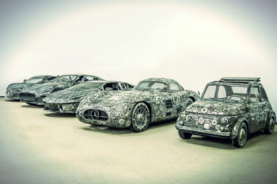 Kolekcja aut w pruszkowskiej galerii.