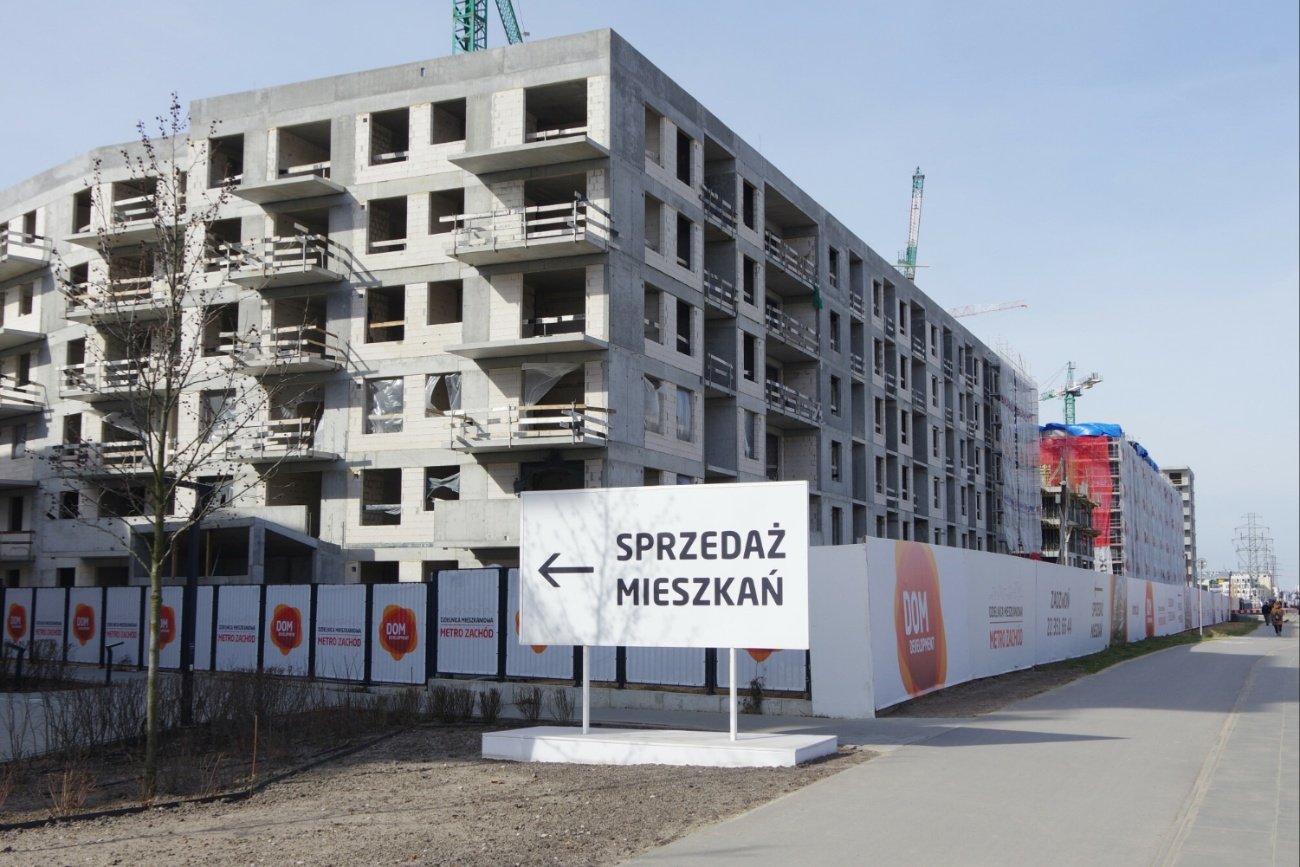 Blok mieszkalny na sprzedaż.