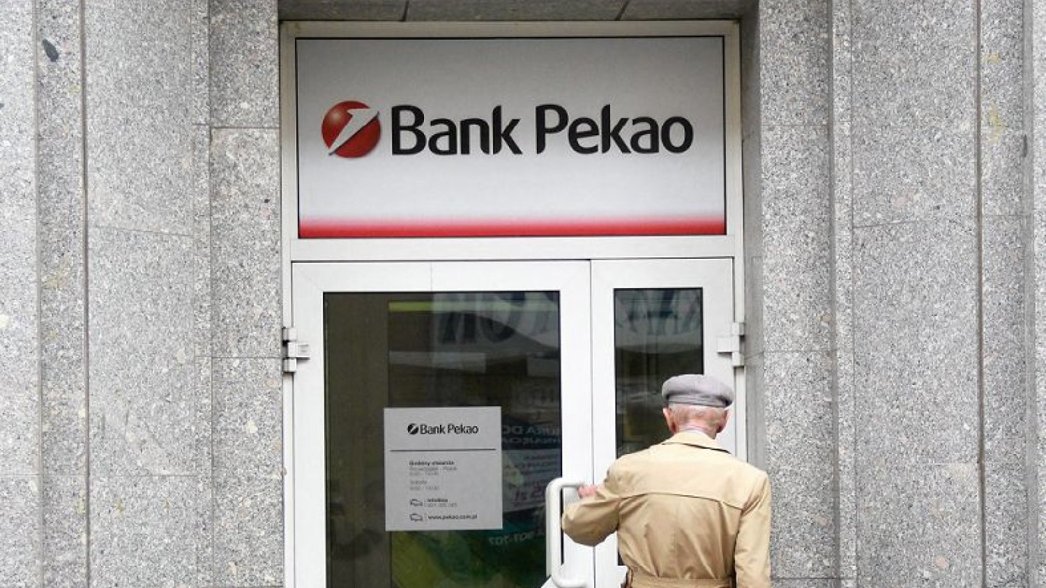 Bank Pekao ma być polem politycznej bitwy w obozie Zjednoczonej Prawicy.