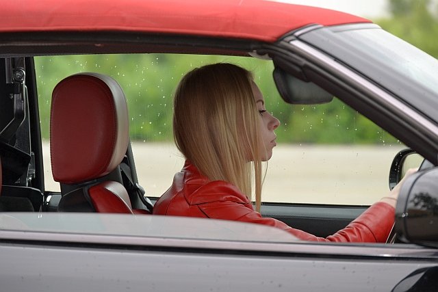 Kobiety ciągle są bezpieczniejszymi kierowcami od mężczyzn, ale ta statystyka może się niedługo odwrócić