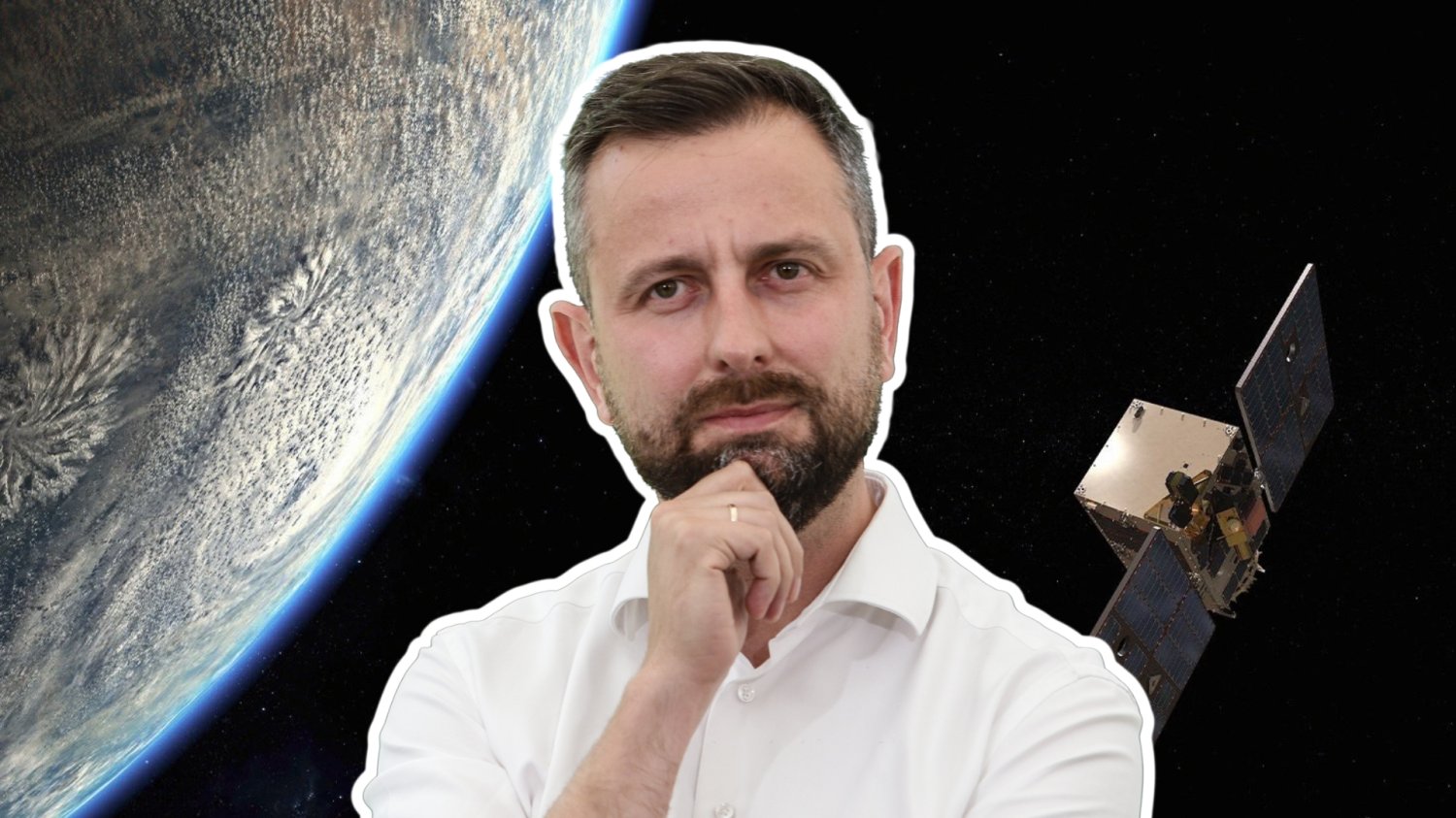 Wojsko dostało właśnie nowe "oczy". Polskie satelity są już na orbicie Władysław Kosiniak Kamysz. W tle zdjęcie polskich satelitów wyniesionych na orbitę