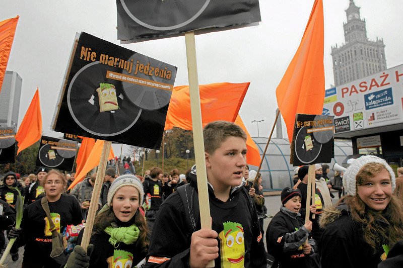 MANIFESTACJA POD HASLEM " NIE MARNUJ JEDZENIA " ZORGANIZOWANA PRZEZ FEDERACJE BANKI ZYWNOSCI