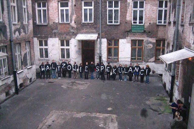 Koneksje Prezydent Warszawy z deweloperami rzucają się cieniem na jej kadencję.