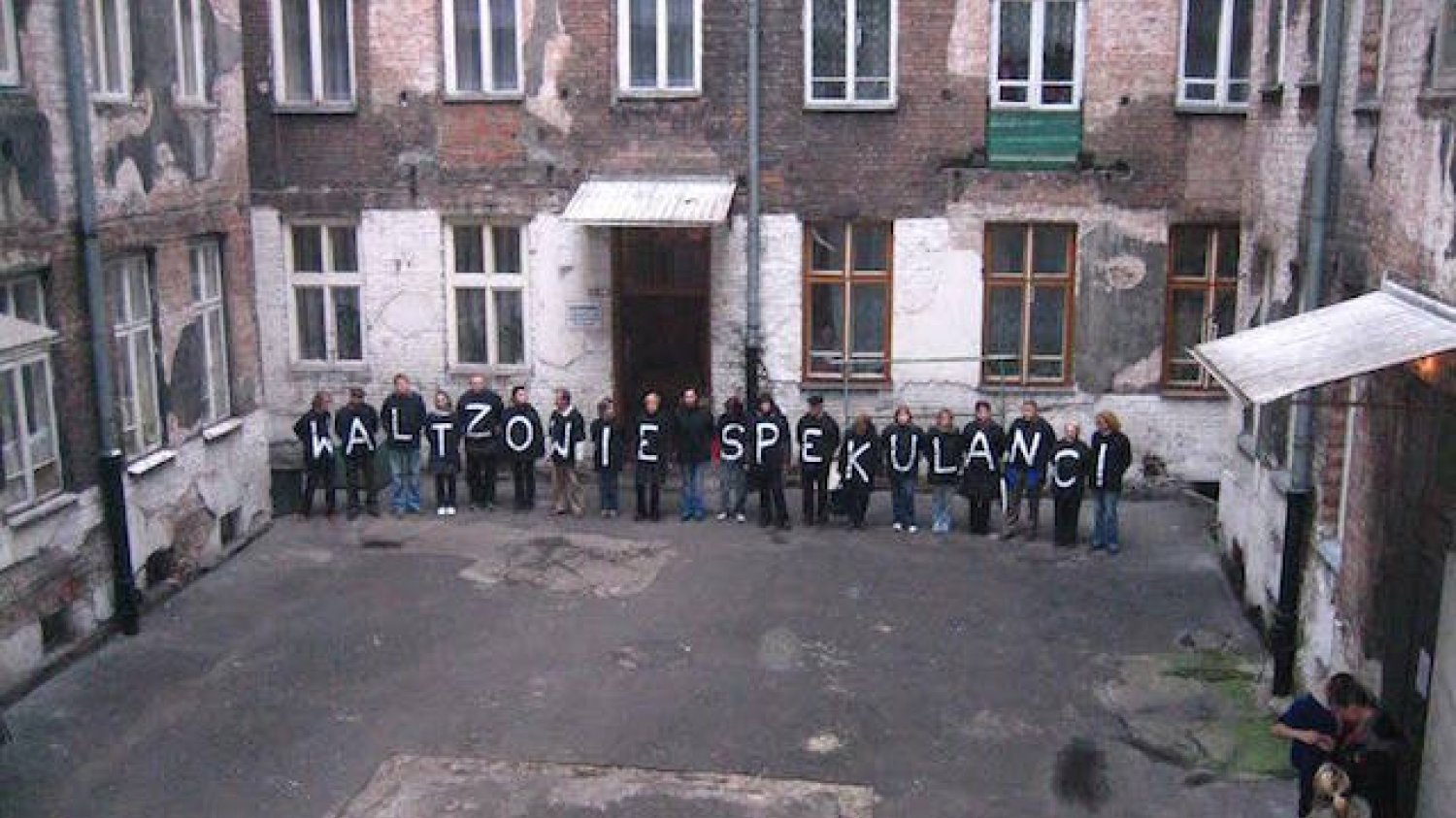 Koneksje Prezydent Warszawy z deweloperami rzucają się cieniem na jej kadencję.
