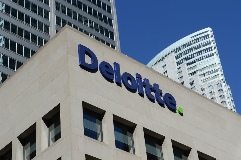 Deloitte tworzy platformę InnoStore na urządzenia mobilne, która ma pomóc w edukacji polskich innowatorów.