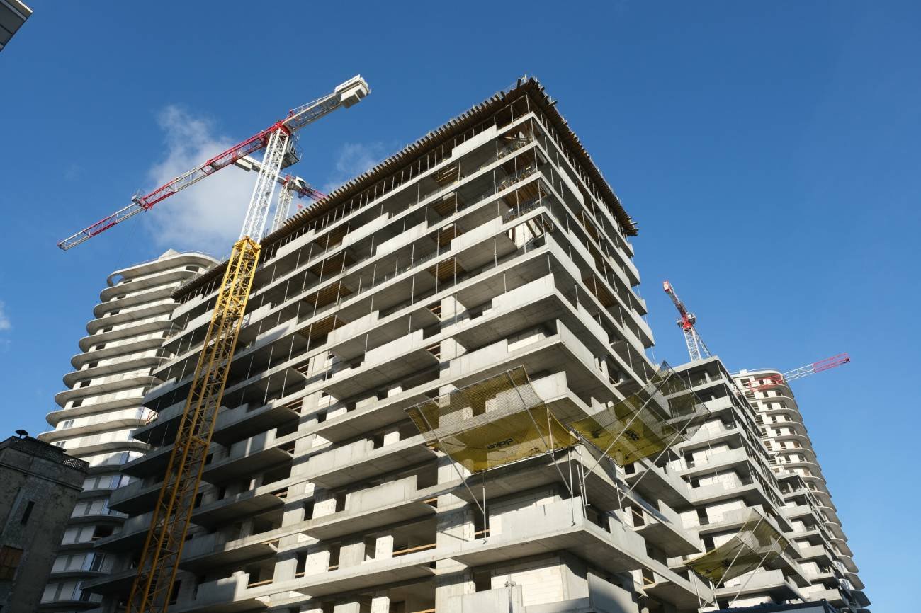 budowa bloku mieszkalnego