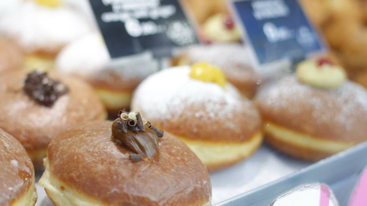 Pączki w sklepie.