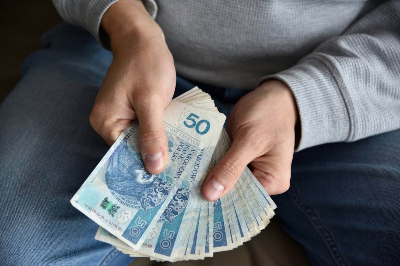 ZUS rozdaje ponad 600 złotych. Świadczenie wydaje bez względu na wiek