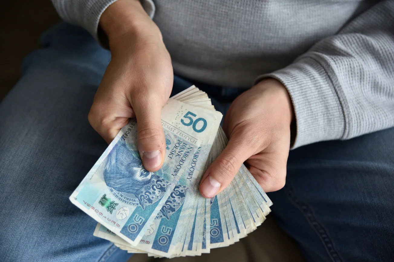 ZUS rozdaje ponad 600 złotych. Świadczenie wydaje bez względu na wiek