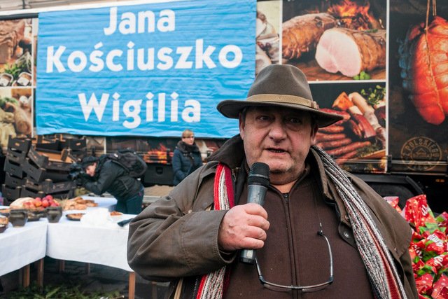 Dzielił się z ubogimi nawet w momencie kiedy sam przeżywał kłopoty finansowe.