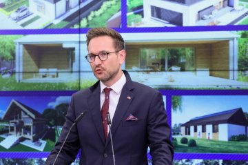 Minister Rozwoju i Technologii o szansie na przedłużenie wakacji kredytowych.