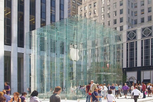 Czy w przyszłości zobaczymy charakterystczne jabłko również na drogach?