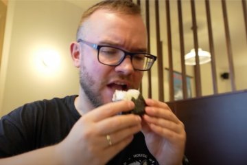 Maciej je z żoną "niszczą" obsługę restauracji? Wpis restauratora ma ciekawe zakończenie.