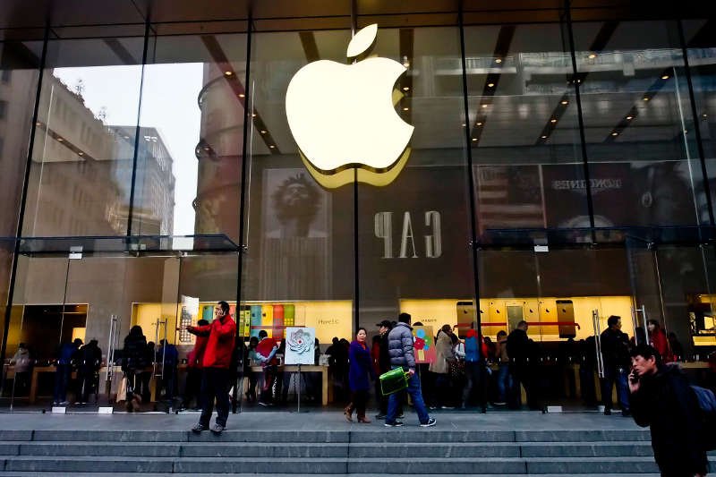 Apple zainwestuje 1,7 mld euro w Europie w budowę centrów danych zasilanych energią odnawialną.