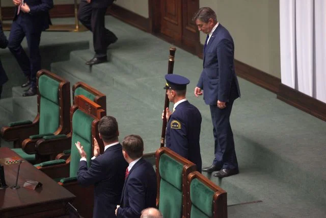 Sejm nie będzie się już zajmował budżetem. Marszałek Kuchciński przekazał sprawę do Senatu, ten zaś - do prezydenta.