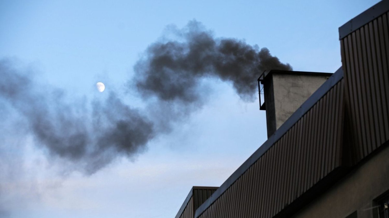 Smog to problem nas wszystkich. A wystarczy nie być obojętnym na trującego sąsiada, by przyczynić się do poprawy jakości powietrza.