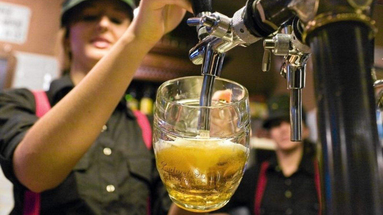 Właściciele kasyn wyjaśniają, czy będzie można w nich napić się alkoholu.