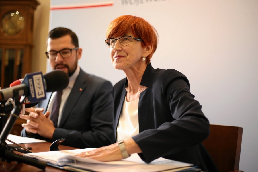 Zgodnie z przygotowaną przez ministerstwo pracy nowelizacją przepisów, dodatek za staż pracy przestałby być składnikiem wynagrodzenia.