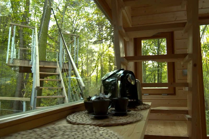 Apartamenty na drzewach, modułowy hotel lub dom nad wodą – polskie, innowacyjne pomysły na hotele