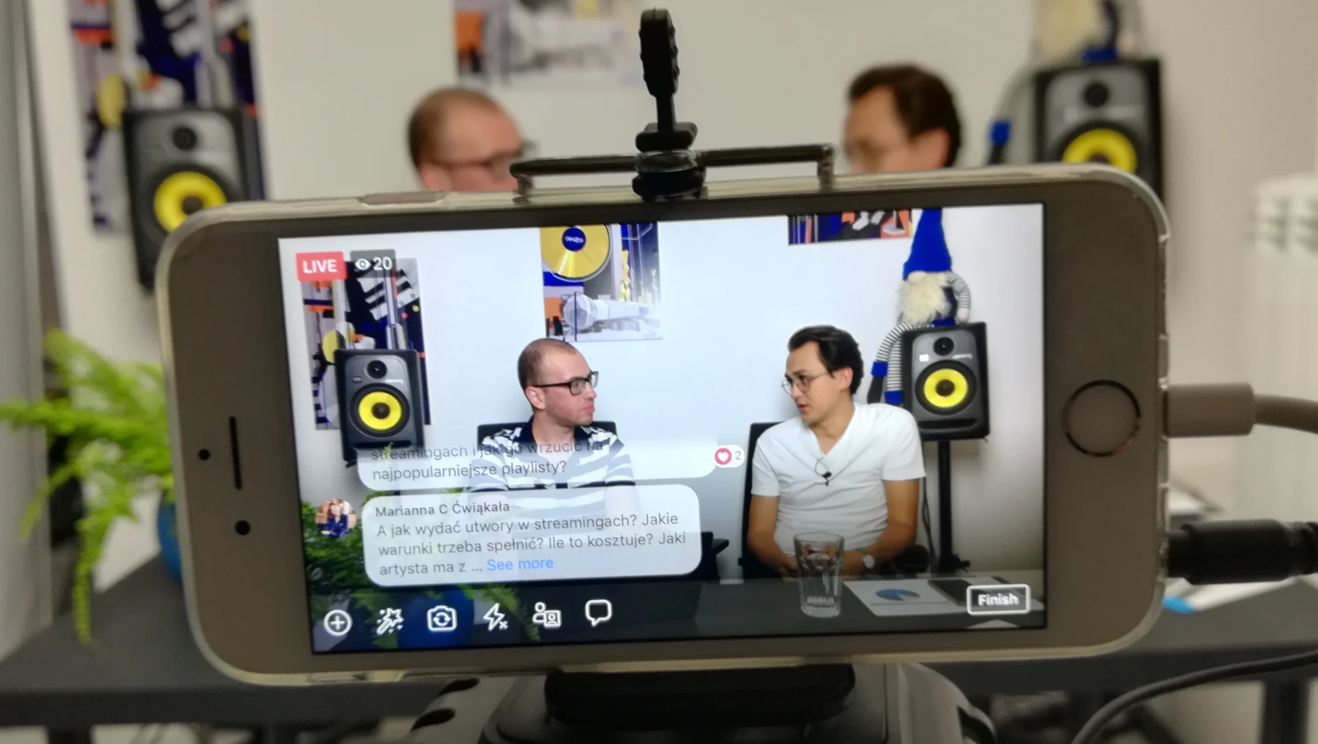 Rafał ma muzyczny background i z doświadczenia wie, jak trudno wybić się w branży. Postanowił ułatwić tę ścieżkę innym twórcom.