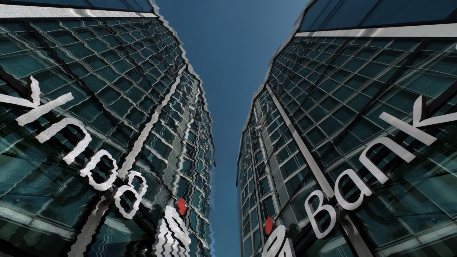 Oszuści podają się za bank PKO, namawiając do instalacji niebezpiecznej aplikacji. Instytucja opisuje metodę i przypomina zasady bezpieczeństwa.