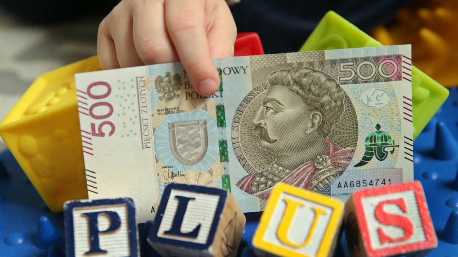 Świadczenie 500 plus nie jest już warte 500 zł