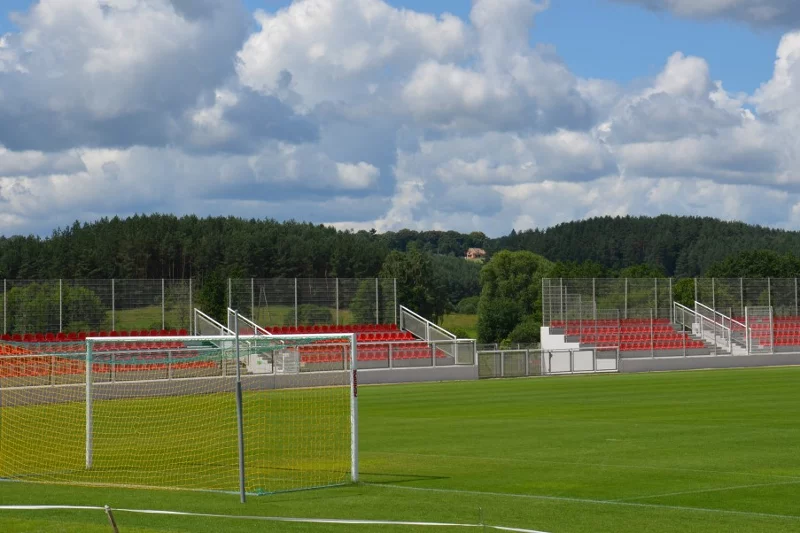 Stadion MOSiR w Bytowie to obiekt oddany w dzierżawę klubowi piłkarskiemu Drutex-Bytovia Bytów