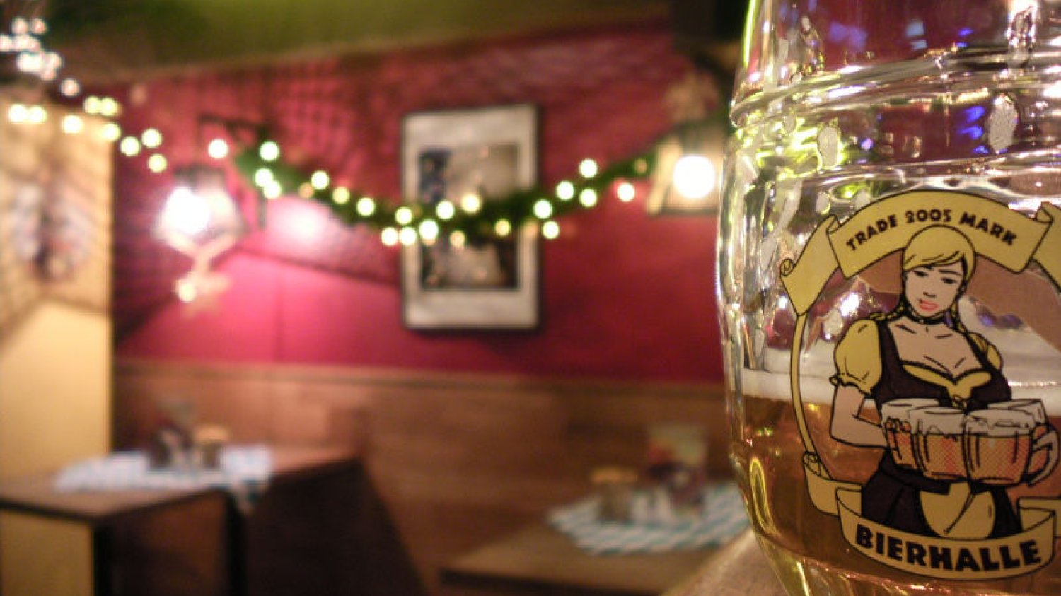 Bierhalle to polska sieć piwiarni stylizowanych na niemieckie lokale.
