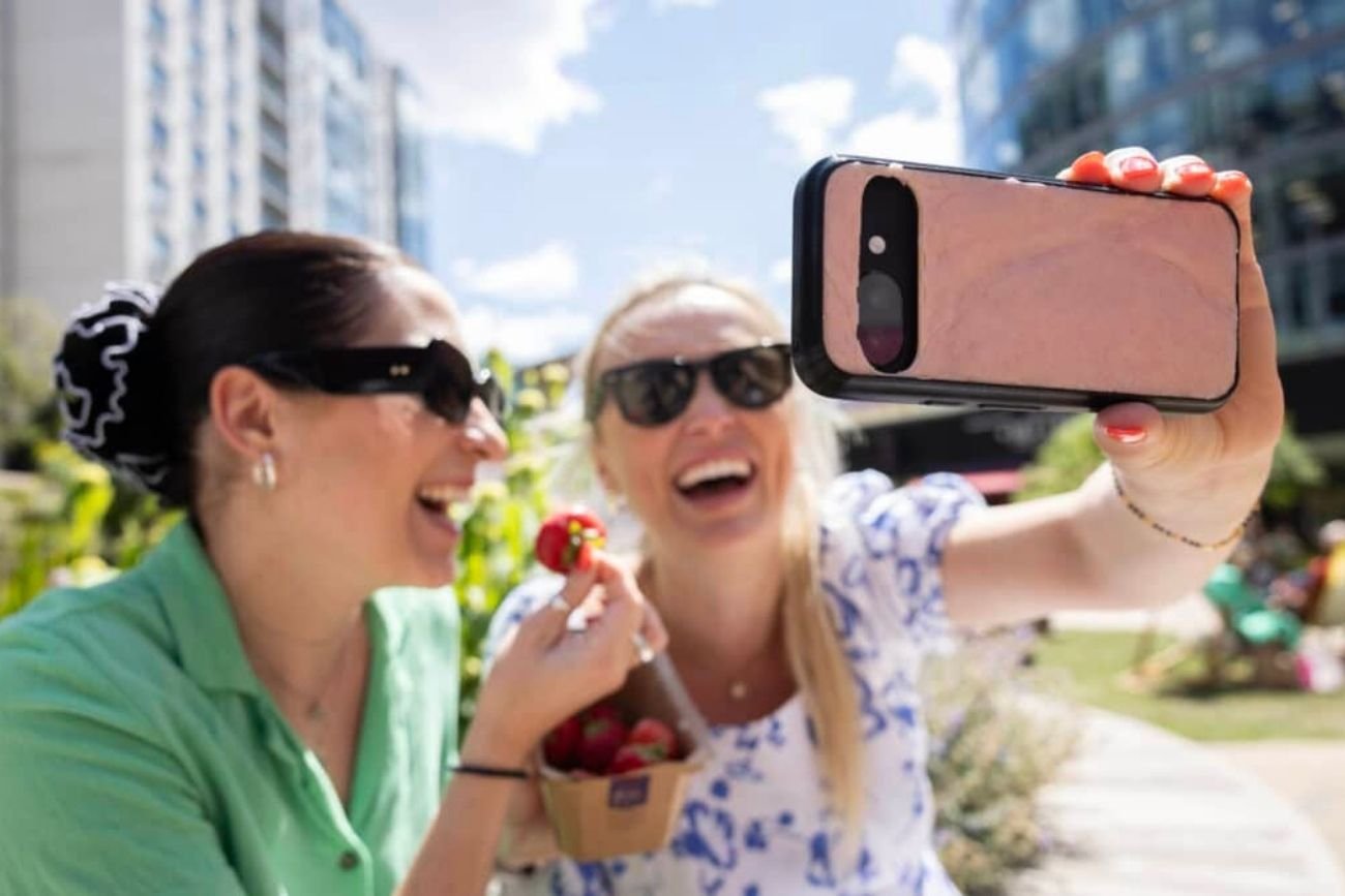 "W swojej pracy często staram się zasypać przepaść między naszym życiem cyfrowym a dobrostanem fizycznym".