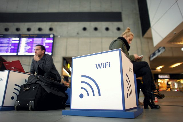 W czasach gdy korzystanie z internetu stało się dla większości z nas czymś tak naturalnym jak powietrze, problemy z Wi-Fi stają się problemem o dużej randze
