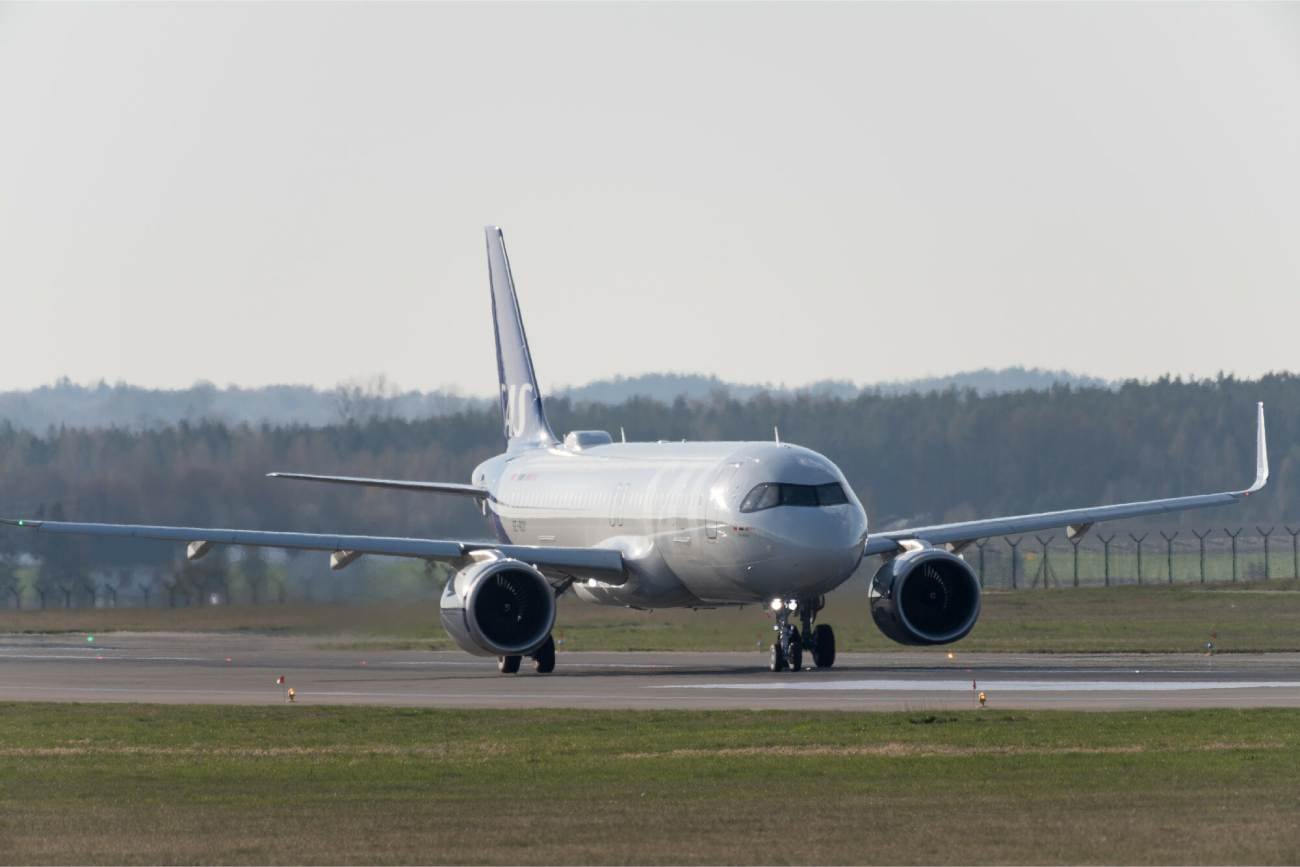 samolot linii SAS na lotnisku