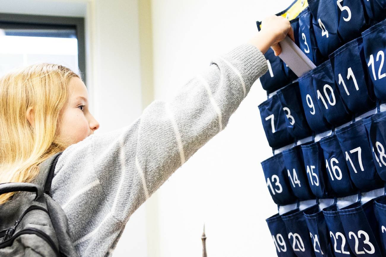 Podobne rozwiązania ograniczające użycie smartfonów w szkole są wprowadzane w europejskich krajach.