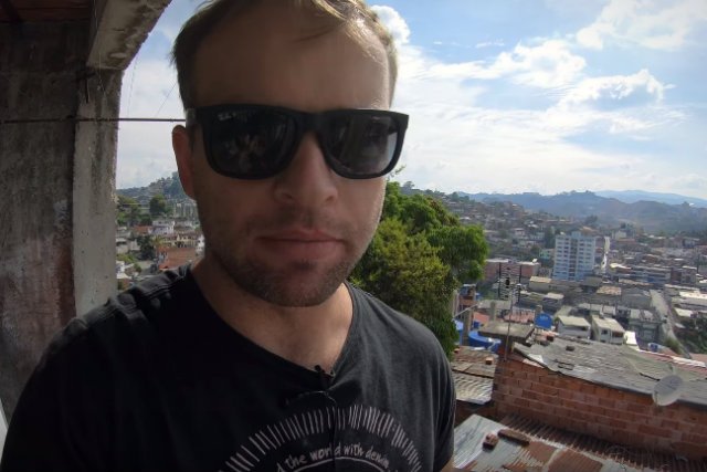 Bartek Czukiewski mieszka w Caracas od 8 miesięcy. Opowiada, jak wygląda życie w Wenezueli, co można kupić za miesięczną pensję i jakie są największe problemy trapiące ten kraj.