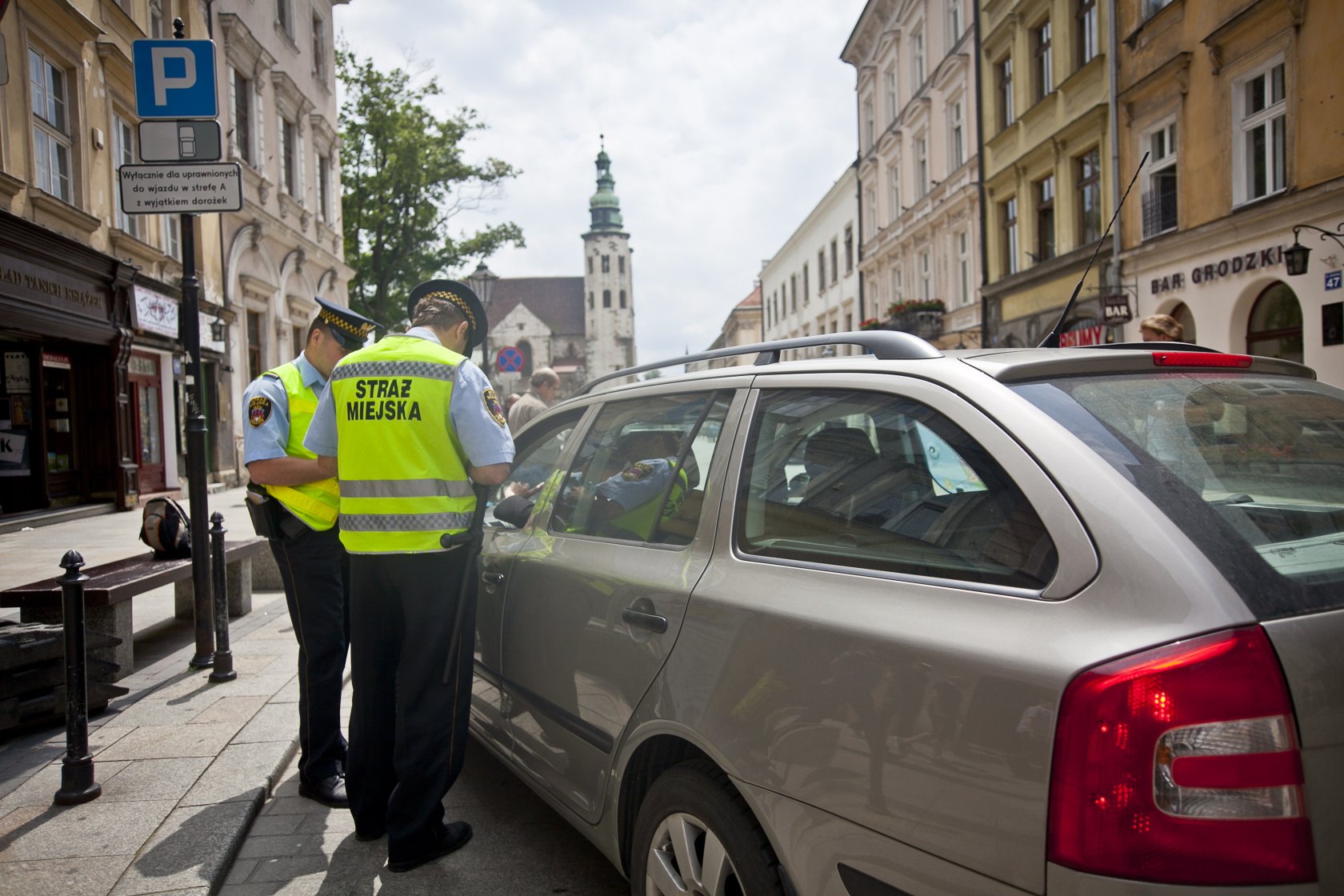 Od lat powtarza się, że obowiązki straży miejskiej mogłaby pełnić policja