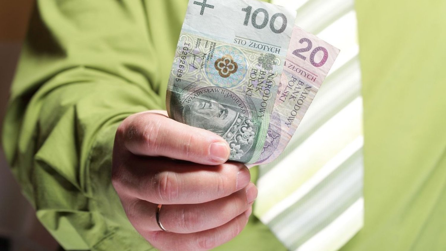 Oszczędzanie pieniędzy dla Polaków zazwyczaj było problemem.