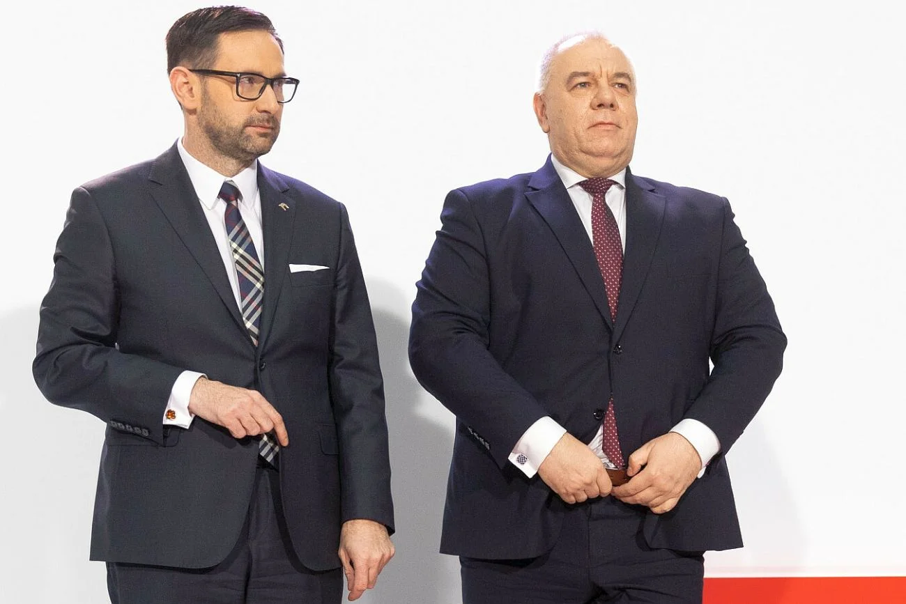 Transakcja sprzedaży akcji Orlenu przez Skarb Państwa jest zaskakująca i ma podłoże polityczne - uważają inwestorzy