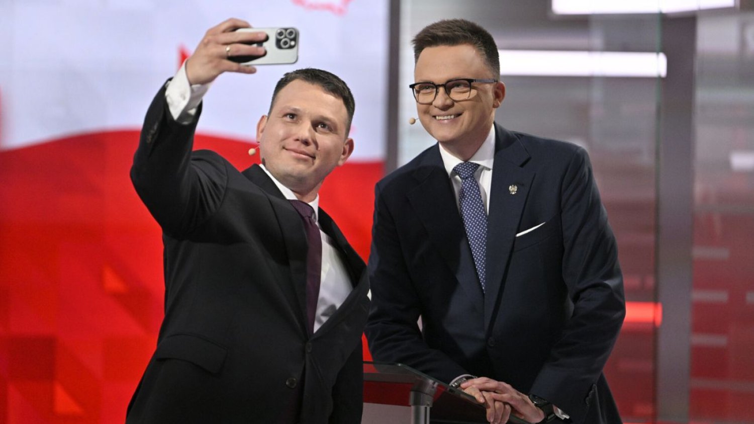 zymon Hołownia zapowiedział pracę nad projektem zakazania smartfonów w polskich szkołach. Tymczasem najnowszy sondaż IBRiS dla "Rzeczpospolitej" ujawnia, jaki jest stosunek społeczeństwa do tej propozycji.