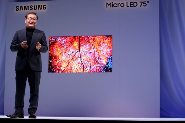 Samsung na targach CES w Las Vegas pokazał 75-calowy telewizor z ekranem w technologii micro LED. Na rynek trafi w ciągu 2 lat. Tłumaczymy, na czym polega technologia microLED.