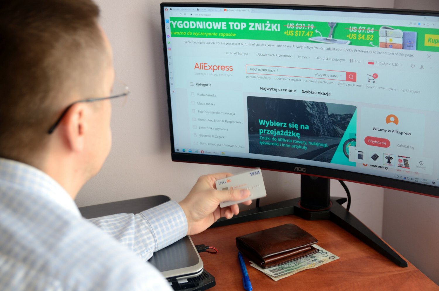 Jakie nawyki mają Polacy przy kupowaniu online?