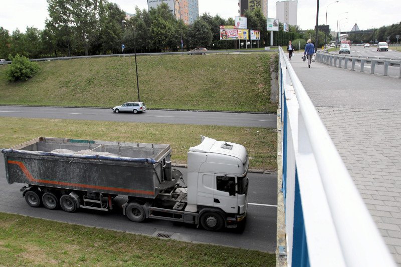 Wyższa płaca dla Polaków w UE? Ekspert: Ucierpią firmy z naszego kraju, bo konkurujemy niską ceną.