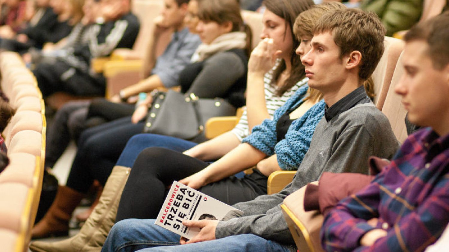 Coraz więcej studentów wybiera zagraniczne uczelnie