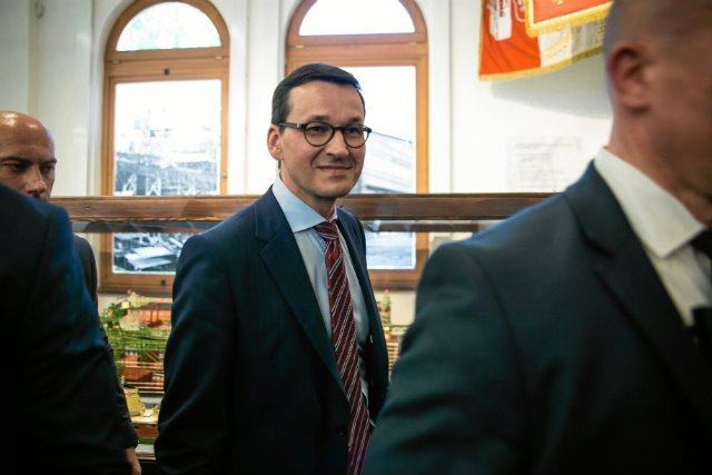 Mateusz Morawiecki podpisał rozporządzenie, dzięki któremu każde uczące się dziecko dostanie 300 zł na wyprawkę szkolną