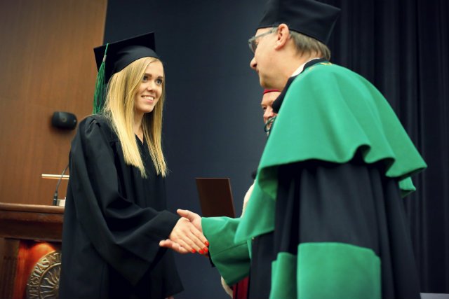 Uroczystość wręczenia dyplomów ukończenia studiów wyższych na Wydziale Biologii i Ochrony Środowiska UMK