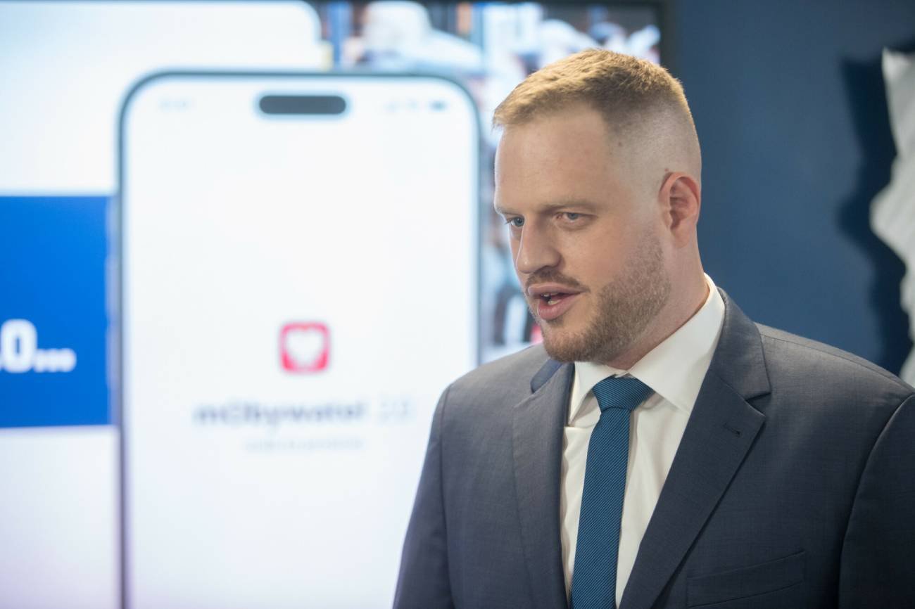 Minister na Twitterze publikuje aktualizacje.