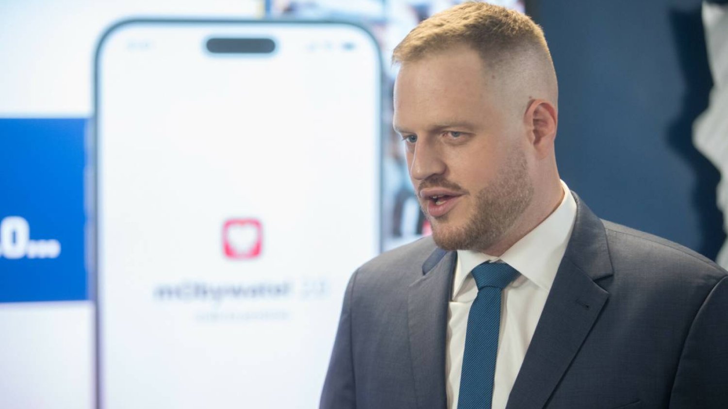 Minister na Twitterze publikuje aktualizacje.